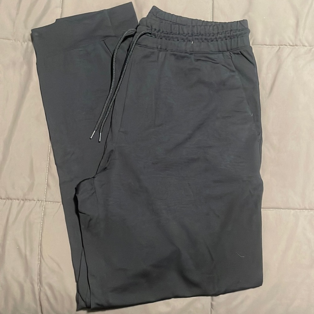 Men’s navy blue jogger